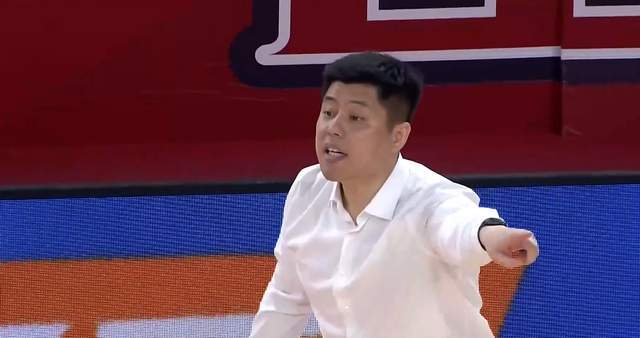 为换帅蓄力？7胜5负排第6，昔日黑马不忍了，引入强人加入教练组