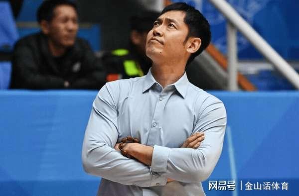 唉！输倒数第二7分，赢倒数第一2分，45岁少帅，把强队带成了鱼腩
