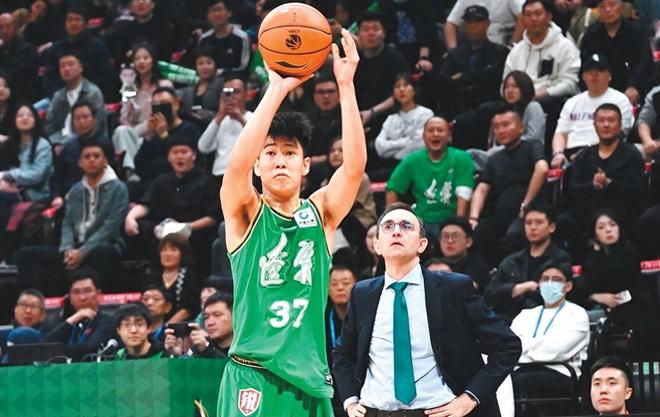 场均0.7分！辽篮23岁后卫被弃用，争不过鄢手琪，杨鸣束手无策