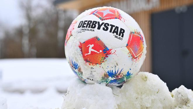 官方：因球场结冰和严重风雪，不莱梅vs霍芬海姆的比赛延期
