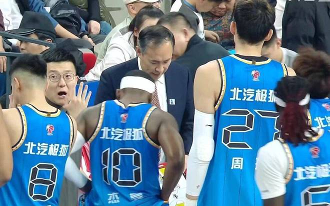 缺谁谁尴尬？邱彪停赛2场，高诗岩伤缺，山东5连胜，还绝杀北京队