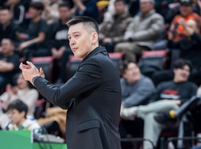 杨鸣：两个客场的篮板和专注度都很好，希望大家能把状态延续