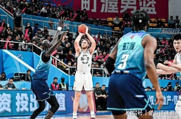 坑爹啊！11中1+6失误，在场球队输21分，网友:没人喊进国家队了？