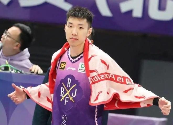 全场正负值最低的国手！12投8铁+在场输28分，球迷：节奏版艾伦？