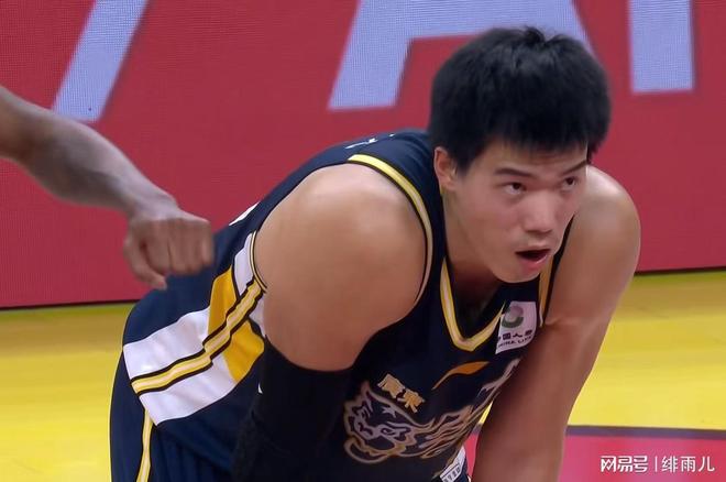 终于来了！广东队可能挖走“三冠内线”，朱芳雨又要出手了？