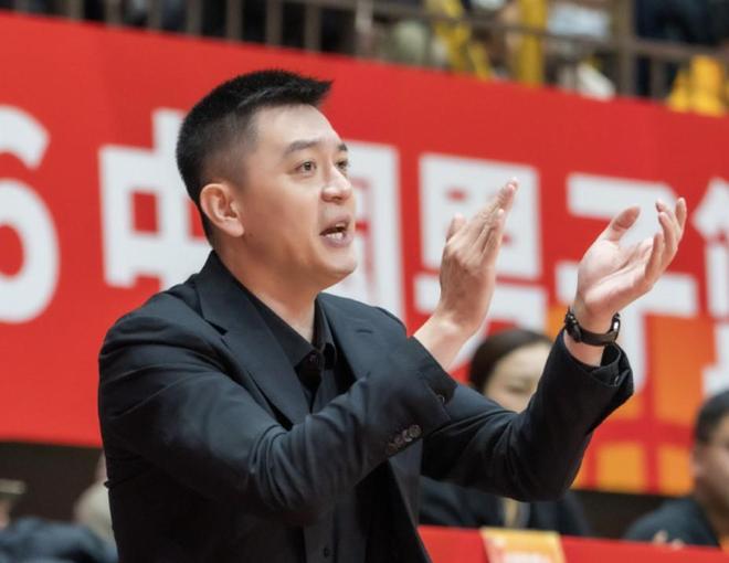 杨鸣：今晚要冲击联盟第一广东，亨特刚合练一次发挥如何还是未知数