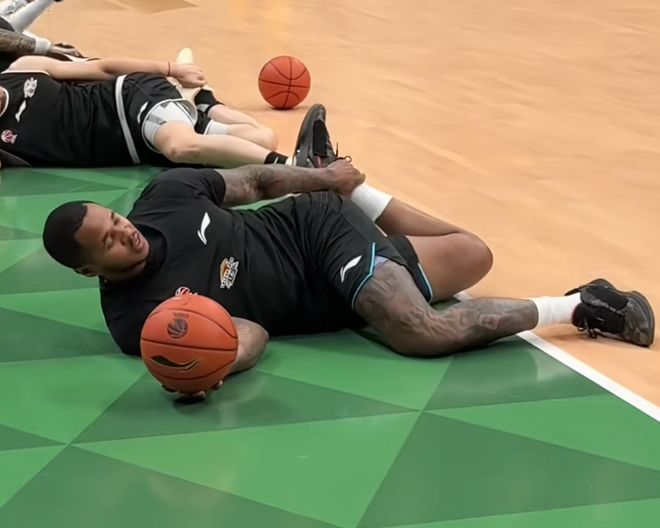 备战广东！亨特合练强壮，杨鸣强调冲击对手，回应新援补充很淡定