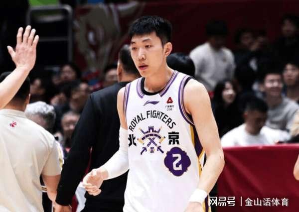 人心散了！20分惨败，45岁少帅发布会惜字如金，付政浩:帅位危矣