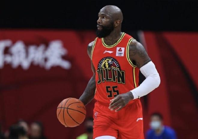 暗指北控？琼斯吐槽：这比赛也太难看了，这些球员都是谁找的