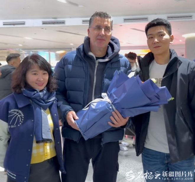 新疆男篮新教练，今晚起正式执教！