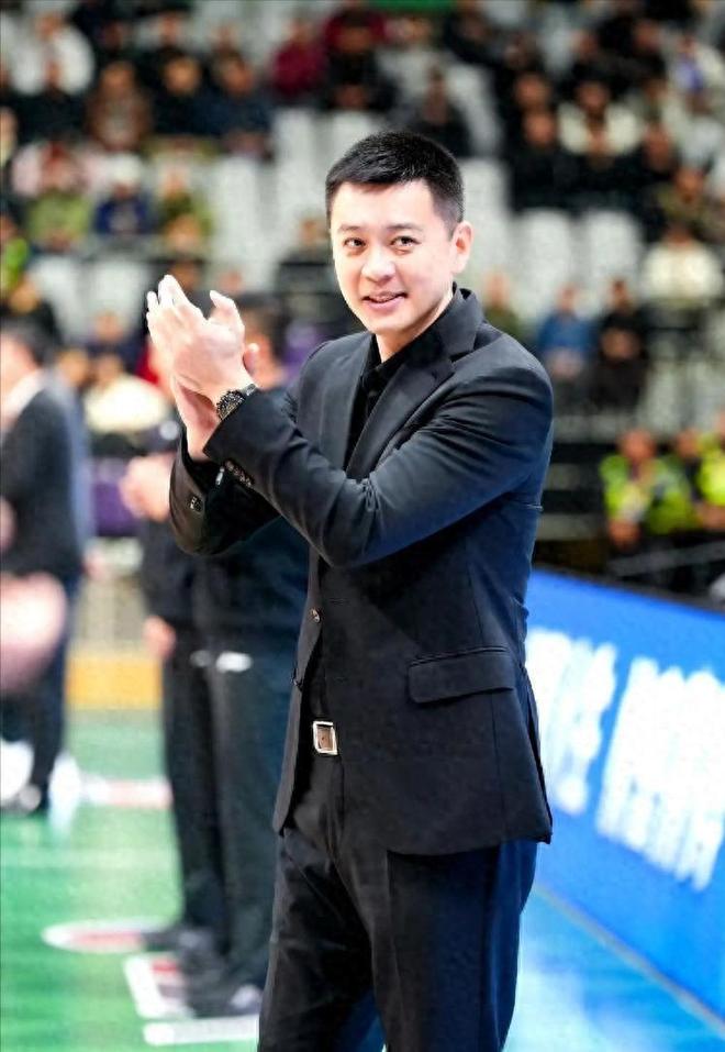 原来他们是杨鸣父母，出身体育世家，难怪儿子能带辽宁男篮三连冠