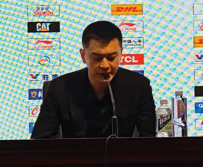输广东发布会！杨鸣直指上半场问题+赞2小将，并回怼记者战术倾斜
