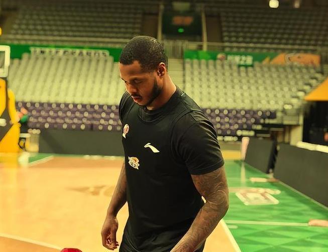 验货失败？辽篮新援上场像没睡醒 球迷直言还不如布朗