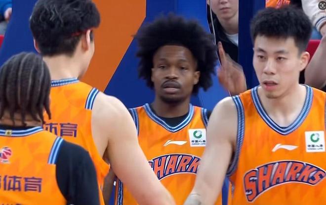 上海男篮力克山西，洛夫顿29+15状态神勇，古德温22+8迪亚洛22分