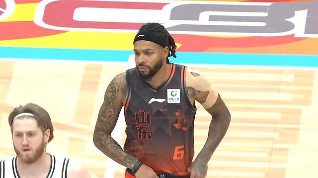 重返季后赛排名，山东男篮6连胜 于德豪5记三分 邱彪爱将轮番爆发