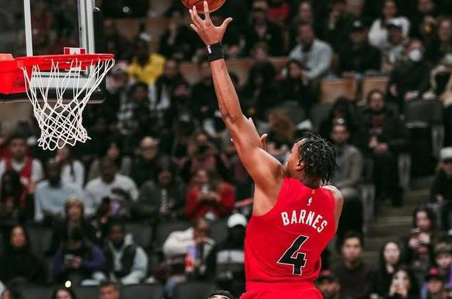 巴恩斯28+10+8+5封蓋完爆探花郎！米切爾空砍31分，猛龍雙殺騎士