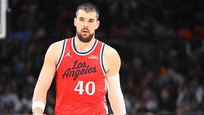 祖巴茨一复出就是毒瘤！防守白送，进攻影响空间致双核崩盘！