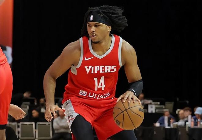 又打出了一场灾难表现，前76人侧翼在火箭二队都有些打不明白？