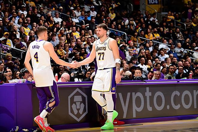 表现不佳也就算了，湖人侧翼新星甚至在心态上都出现了失衡？