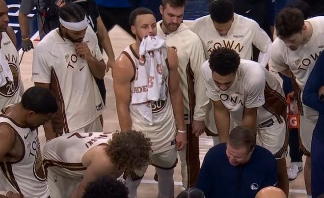 关键时刻6犯离场，赛后库里坦言很难受，生涯接近尾声了