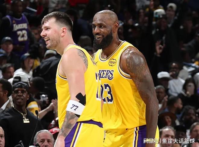 马刺湖人背靠背作战，美媒看低湖人！老詹文班待定，东契奇别犯错