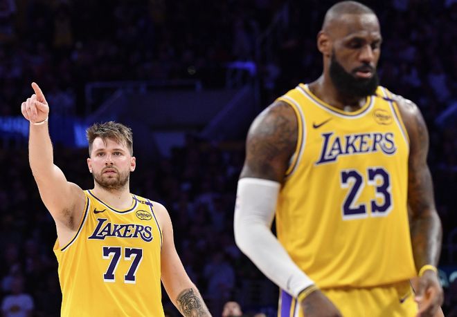 贏得艱難輸得徹底！湖人8勝4負居然-12分，逆風就投降沒詹皇不行