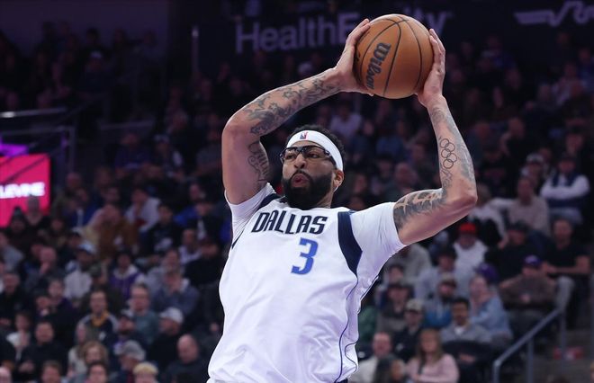 有意外终止交易！浓眉只为独行侠打了31场，尼克当初言论简直可笑