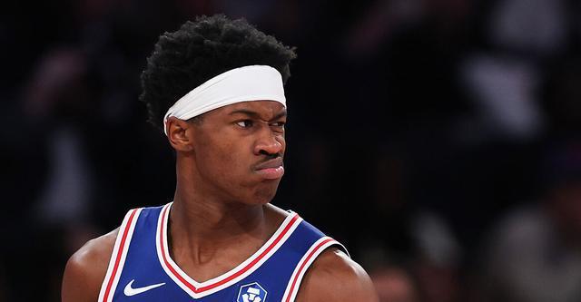 埃奇库姆近三战轰74分10抢断4封盖！詹姆斯后首位新秀