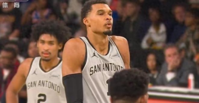 爆冷！尼克斯124-113掀翻馬刺奪首冠，文班亞馬正負(fù)值全場最低？