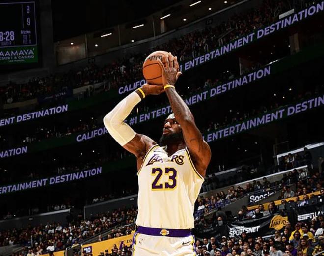 湖人120-114灰熊3喜1忧！双核默契搭配，艾顿终觉醒，替补没法看