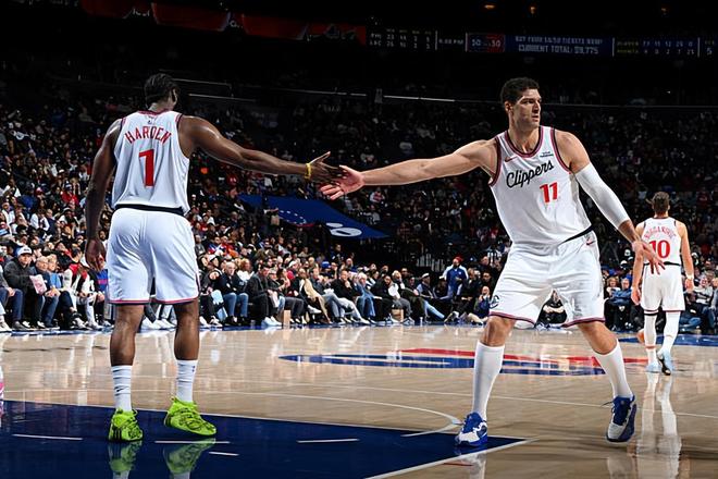 還對他的能力抱有幻想？快船還是不愿意棄用這位內線老將？