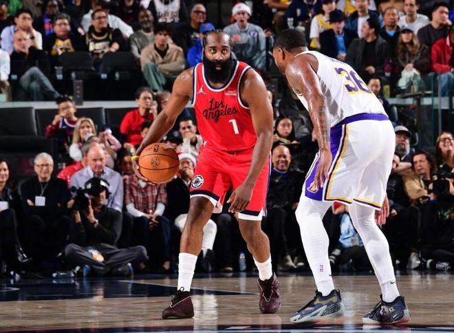 東契奇重傷！詹姆斯36分破紀錄，湖人慘敗快船！一戰認清5個事實