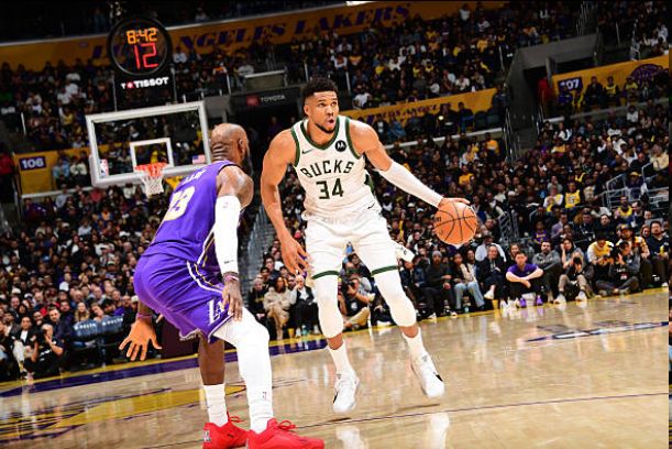 湖人神剧情：老詹致命失误！被轰7-0雷迪克不暂停 最后0.6秒暂停