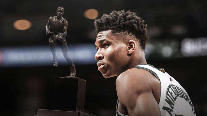 科比躺枪？字母哥：最好球员必须忠诚家庭！我永远不会申请交易！