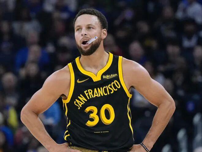 勇士这一次是真的搬起石头砸自己的脚了？