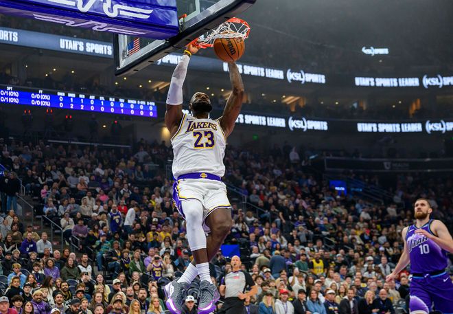 乔治丢绝杀爵士逆转湖人失败！东里合砍55+21取四连胜 詹皇17+8