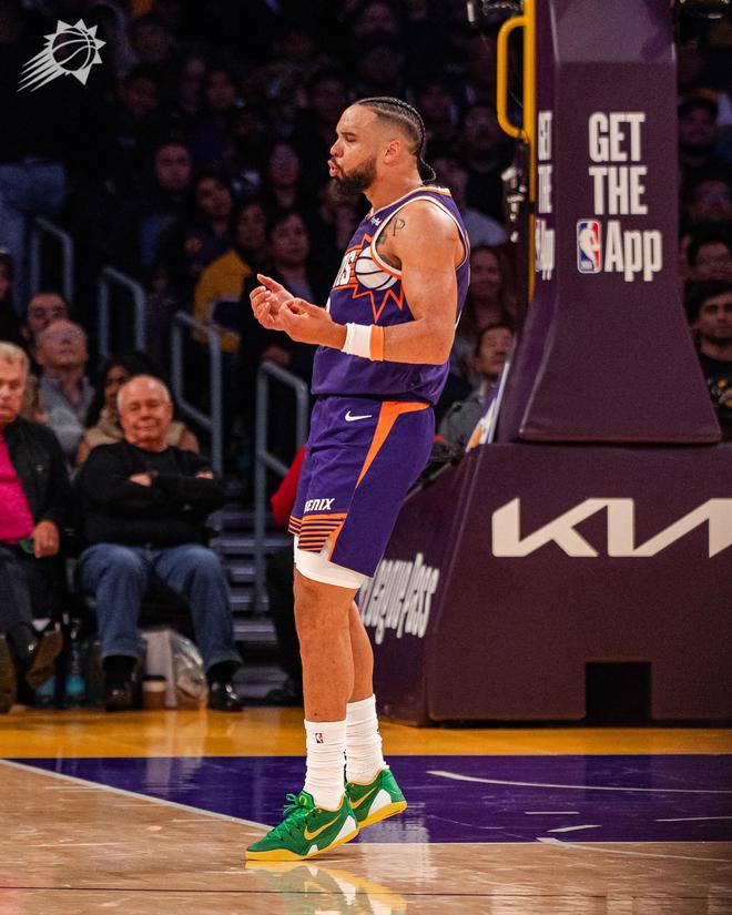 狄龙33分太阳终结湖人7连胜 布克伤退东契奇38+11