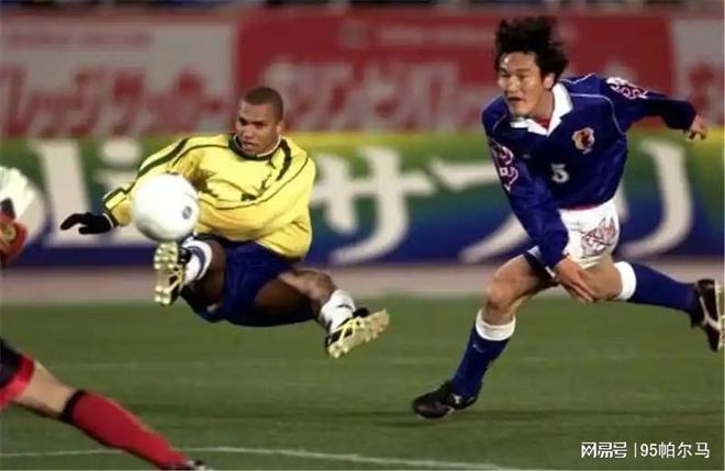 生不逢时的代表,拿过意甲和德甲金靴,闪耀美洲杯,43岁退役