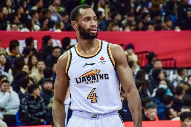 豪横!辽宁男篮3冠外援弗格加盟上海,张镇麟他乡遇故知再冲总冠军