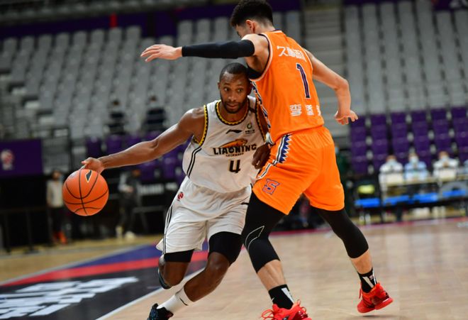 上海四外援敲定!两位超级后卫携手洛夫顿,卢伟能否改变争冠格局