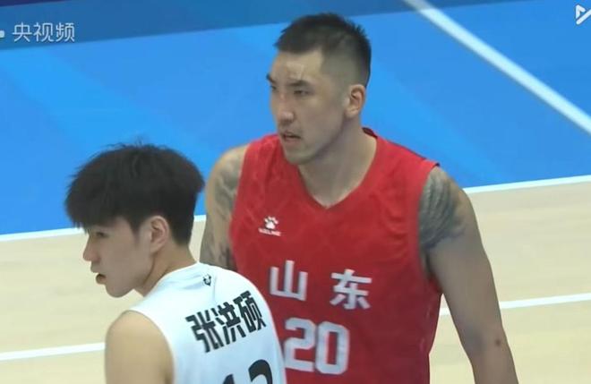 浙江4分险胜山东豪取两连胜，余嘉豪18+9刘泽一15+10，李祥波22+9