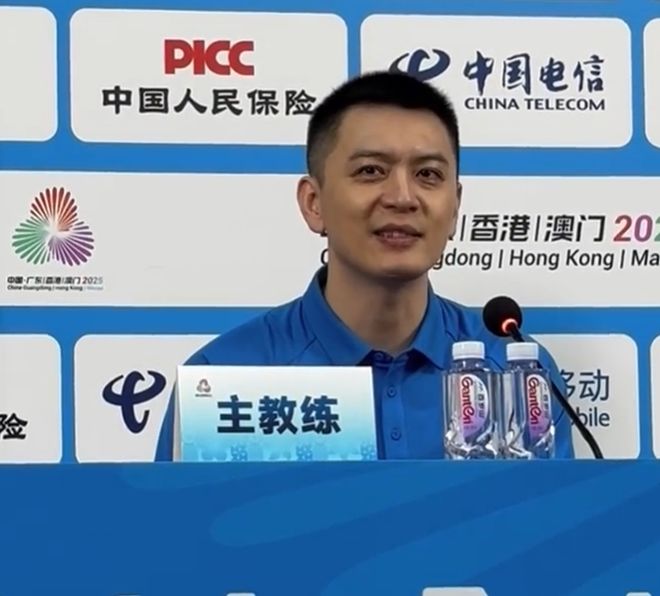 险胜北京采访！杨鸣继伟大谈决胜阵容，二哥调侃不退役，原帅获赞