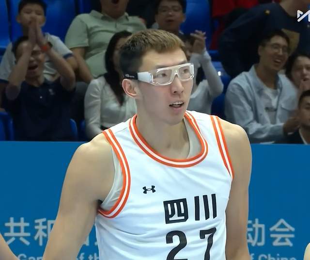 4战轰96分52板！这才是男篮内线第1人，郭士强找到答案，担心一点