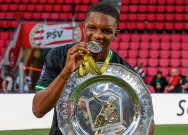 德天空：拜仁引进费耶诺德右后卫里德的谈判正在取得进展