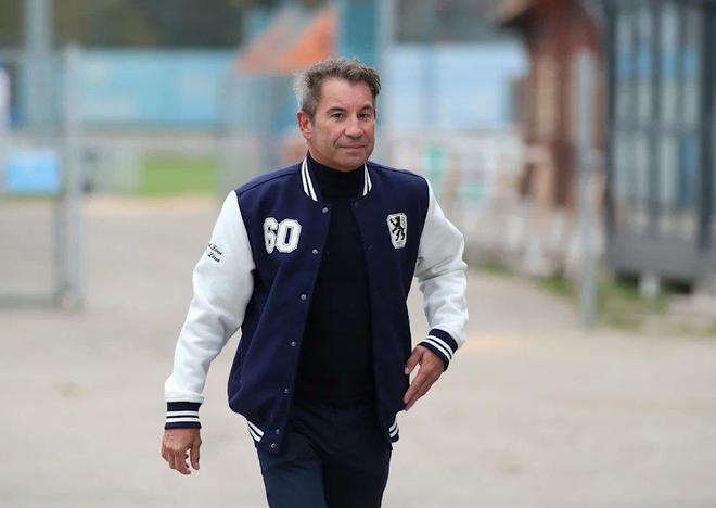 慕尼黑1860主席回应拜仁球迷横幅：这完全不尊重人，越界了