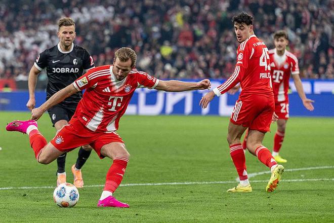 拜仁6-2狂胜弗赖堡 联赛保持不败