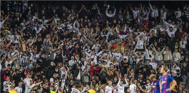 世体：巴萨将启动程序，防止法兰克福球迷“占领”诺坎普再现