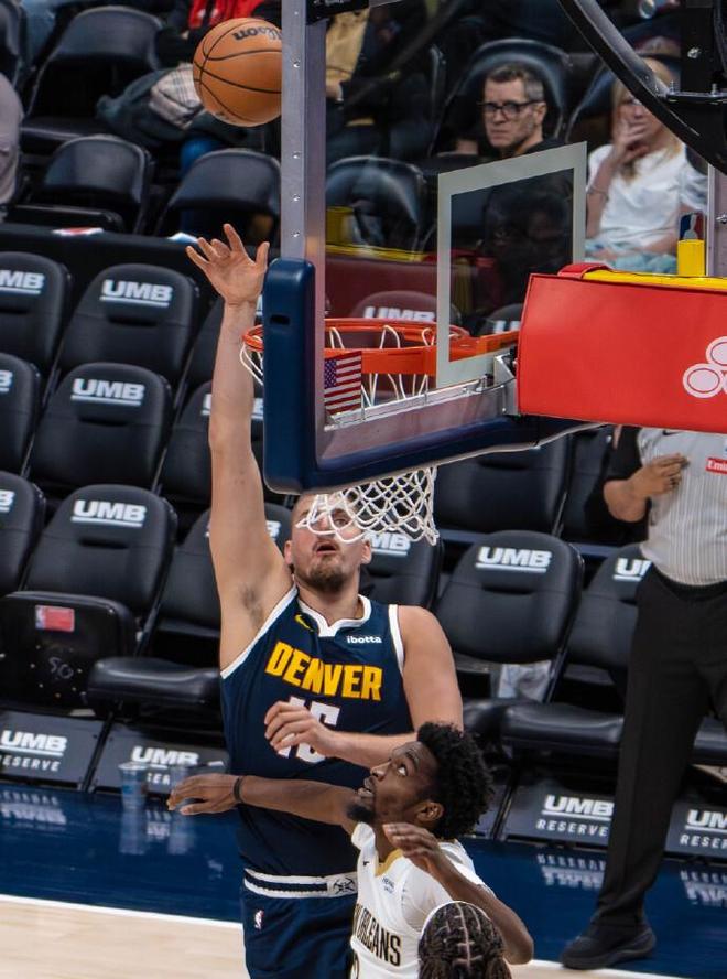 掘金34分大胜鹈鹕：约基奇21+12+10 开局连4场三双平历史纪录