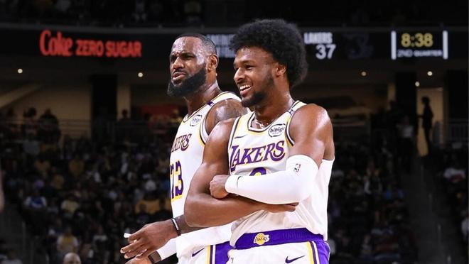 里夫斯：布朗尼打首發、勒布朗下放G聯賽，這事兒也太酷了