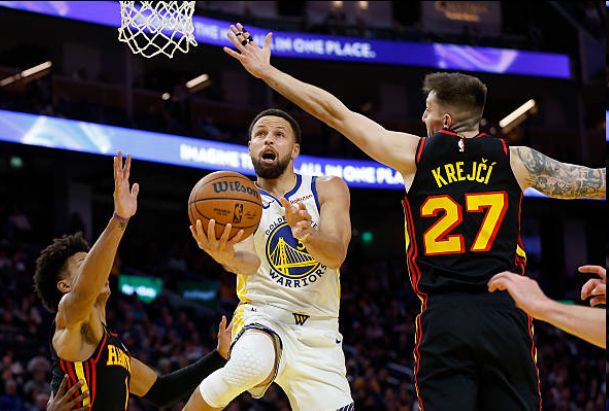 庫(kù)里30歲后仍保持高水平：這數(shù)據(jù)超喬丹成歷史第一+近8戰(zhàn)場(chǎng)均30分